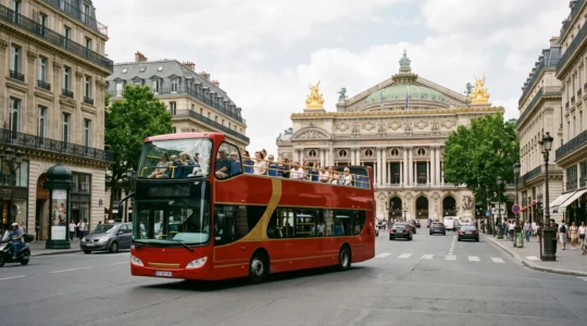 what-is-the-best-hop-on-hop-off-bus-tour-in-paris-for-tourists